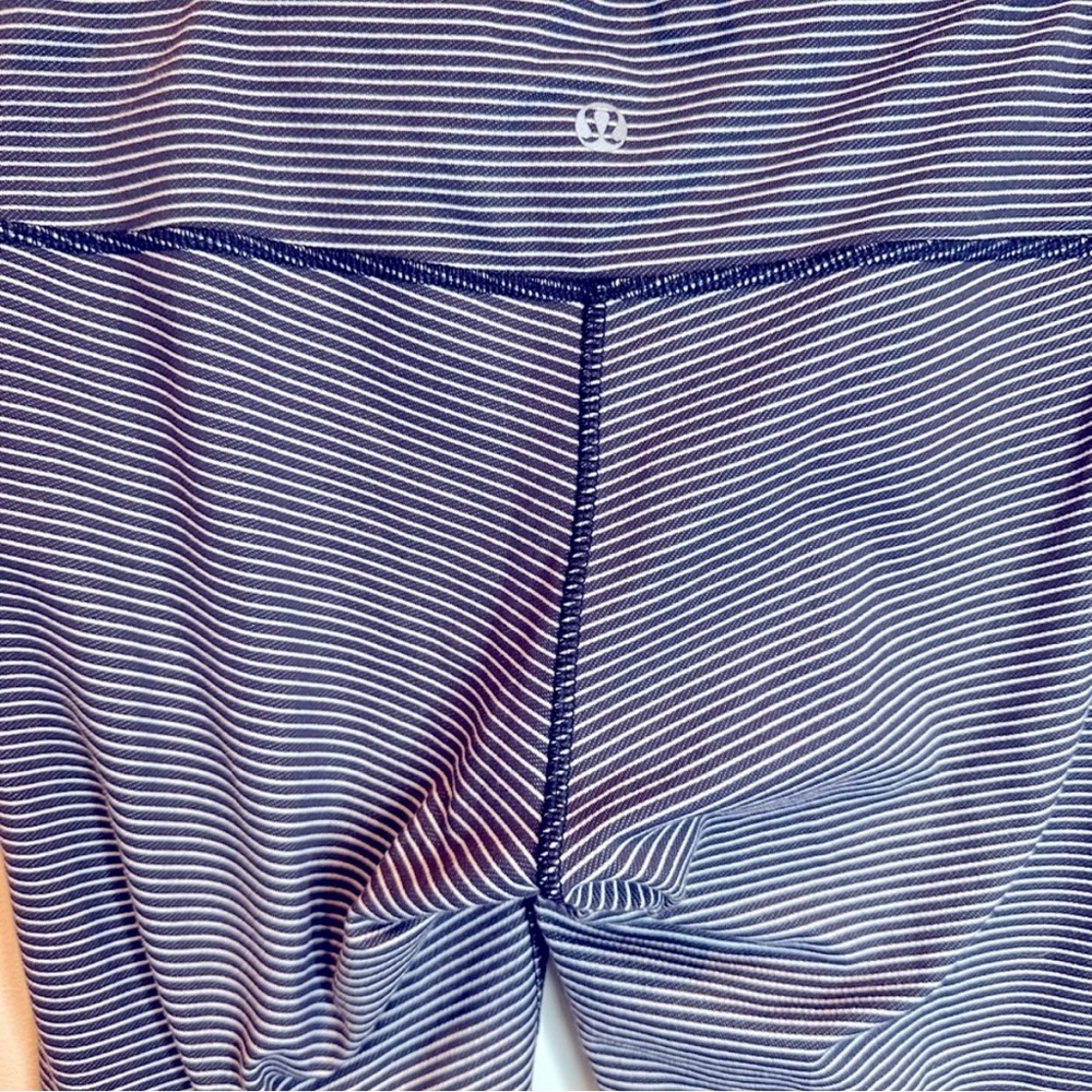 Lululemon Wunder Under Legging - Picture 14 of 15